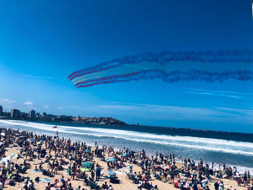 Imagen El festival aéreo convierte a Gijón en la capital del aire