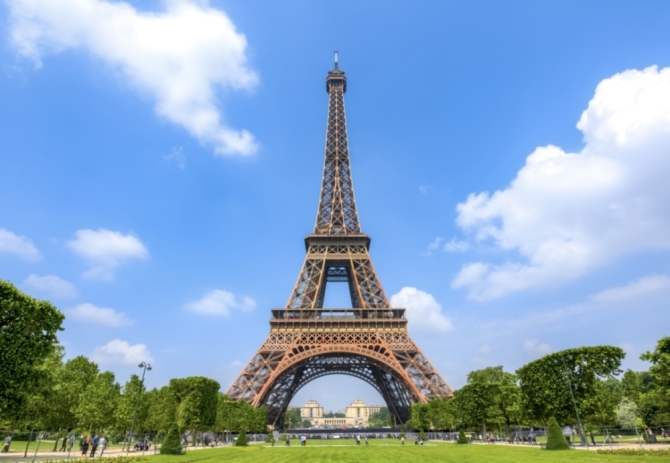 Imagen de la noticia: La Torre Eiffel, el gigante de hierro consagrado como icono mundial