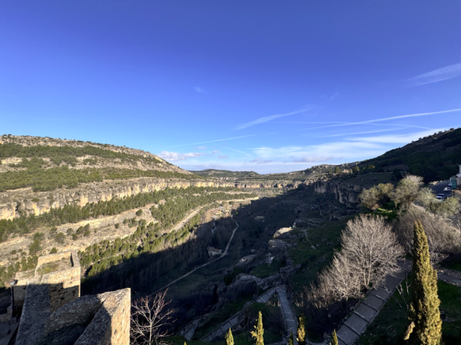 Vista de la Hoz del Río Júcar, desde lo alto de la muralla del Castillo