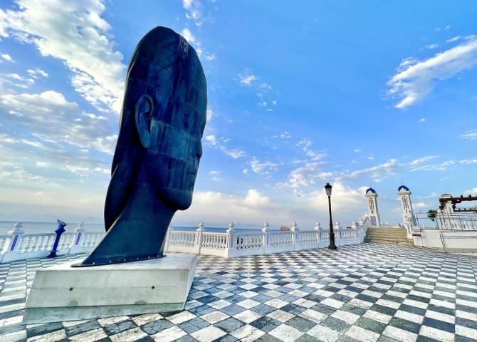 Esculturas de Jaume Plensa en Benidorm