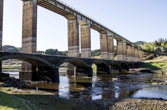 Puente de acceso a Portomarín, junto al antiguo