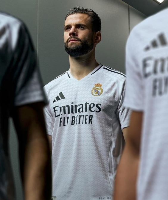 Nacho con la nueva equipación del Real Madrid