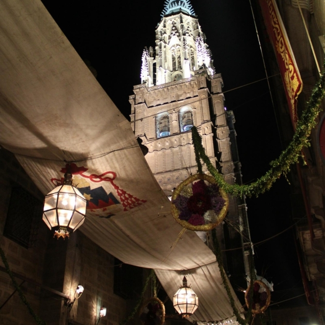 Las calles de Toledo, engalanadas para el Corpus