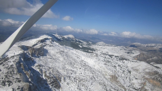 Sierra de Aitana cubierta de nieve // Vicente Aracil