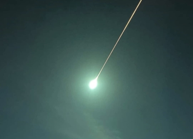 Un espectacular meteorito ilumina el cielo nocturno de la Península Ibérica