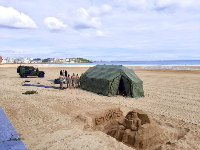 Gran ambiente en Gijón con motivo del Día de las Fuerzas Armadas, que se celebra este año en Asturias