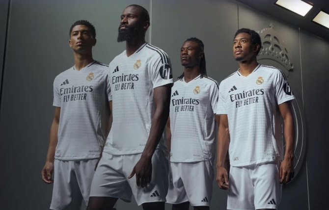 El Real Madrid presenta su nueva camiseta con tejido de pata de gallo