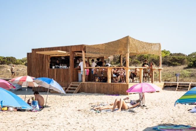 Sol, playa y chiringuitos en Formentera: ¡La temporada sigue!