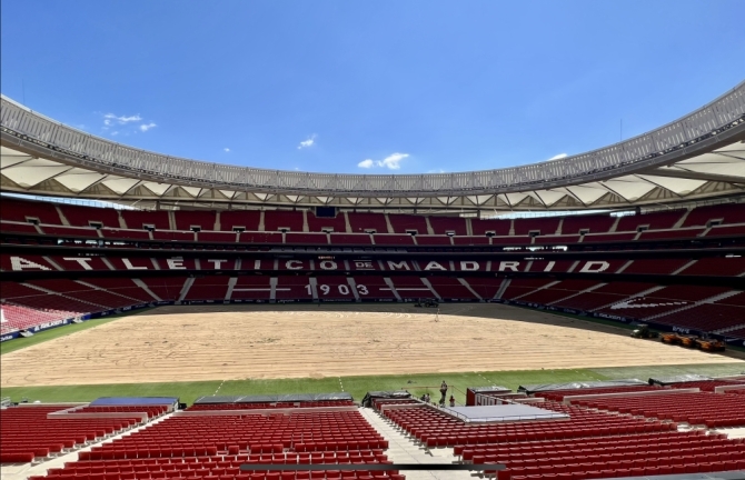 Imagen de la noticia: Comienzan los trabajos del cambio del césped en el Cívitas Metropolitano