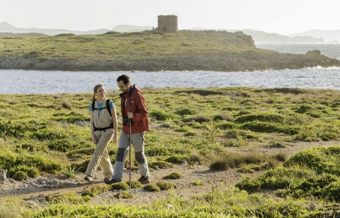 Imagen de la noticia: Descubre el histórico 'Camí de Cavalls' de Menorca, 185 km de pura belleza