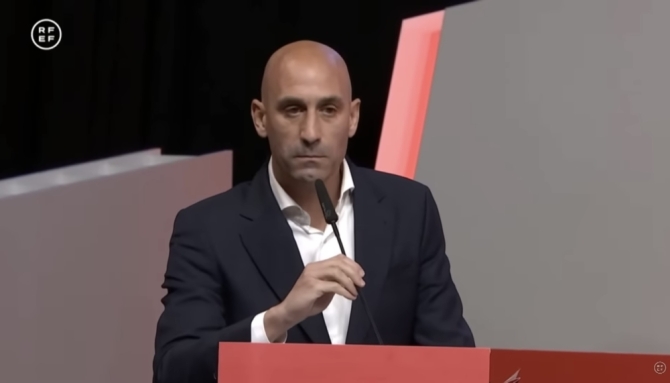 Imagen de la noticia: La FIFA aparta a Luis Rubiales de forma provisional