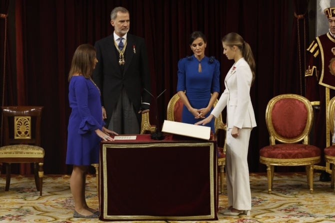 Imagen de la noticia: La Princesa Leonor jura la Constitución en un día que ya forma parte de la Historia de España