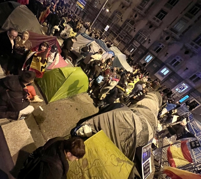 Imagen de la noticia: Llaman a acampar frente al Congreso de forma pacífica en protesta contra el sistema politico