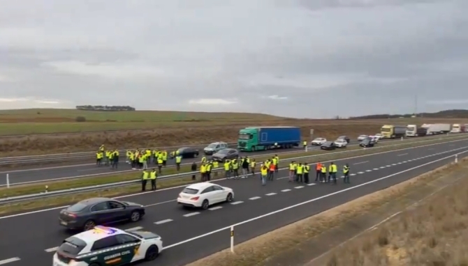 Imagen de la noticia: ¿Cómo actuar si una tractorada te impide llegar al trabajo?