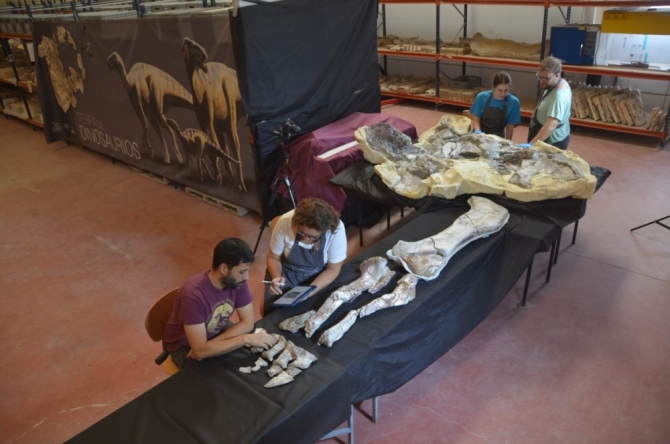 Científicos trabajando en los restos encontrados en Lo Hueco (Cuenca). Foto: Cultura C-LM