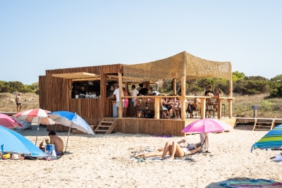 Imagen de la noticia: Sol, playa y chiringuitos en Formentera: ¡La temporada sigue!